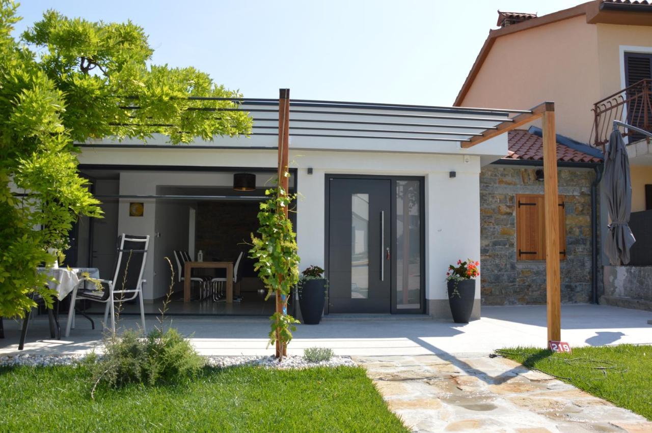 Casa Miranda - Family Comfort In A Quiet Area, Near The Sea, With Bbq And Free Parking Zgornje Skofije Екстер'єр фото